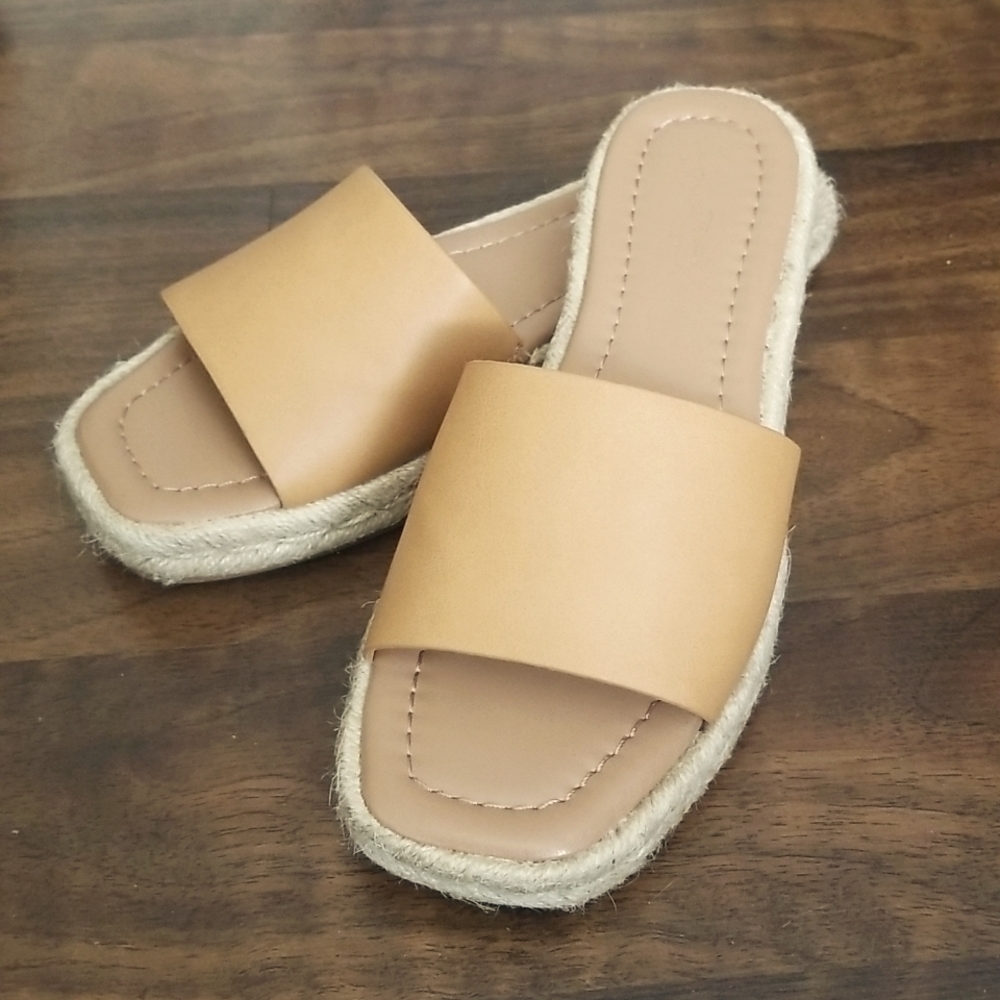 Universal Thread Goods  Co. Natural Maren Sandals Size 6